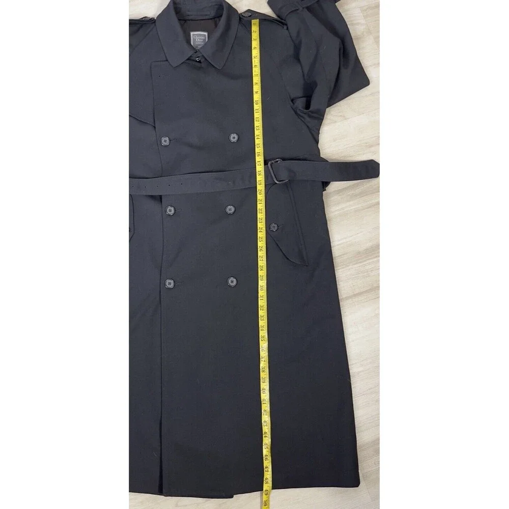 Christian Dior Monsieur Trench Coat. Size: 42R